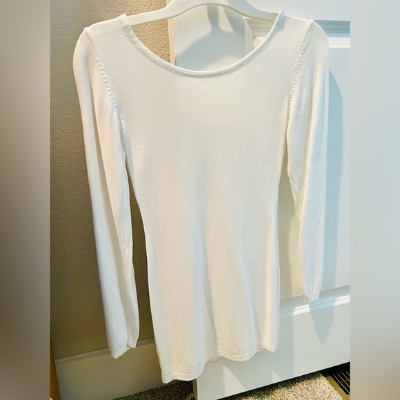 Long Sleeve Backless White Cotton Mini Dress - Picture 2 of 3